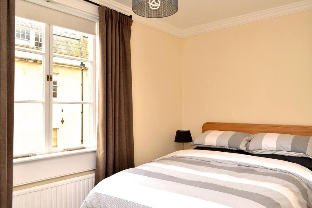 **spotless, Bright 2 Double Bed, Period Features** Appartement