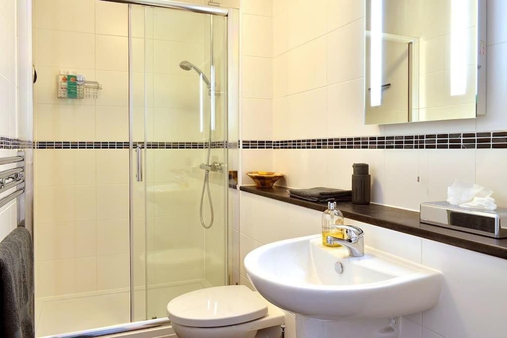 Appartement **spotless, Bright 2 Double Bed, Period Features**