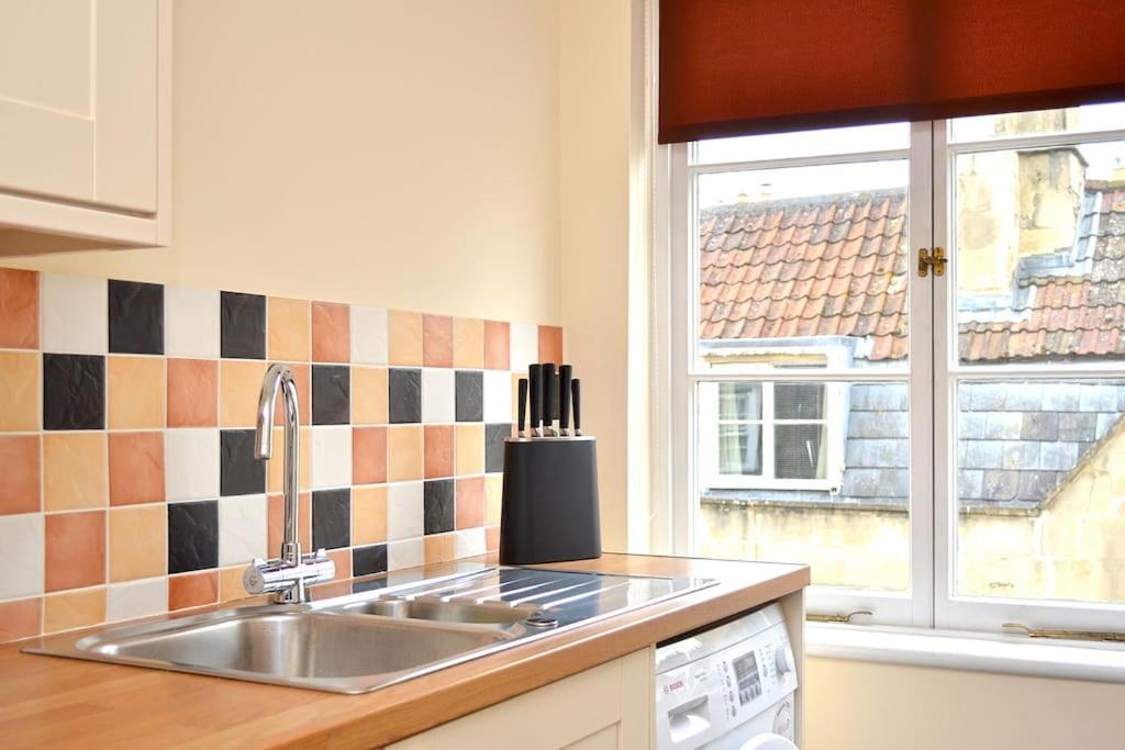 **spotless, Bright 2 Double Bed, Period Features** Appartement