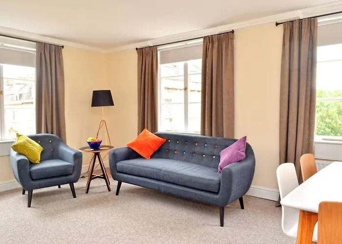 **Spotless, Bright 2 Double Bed, Period Features**